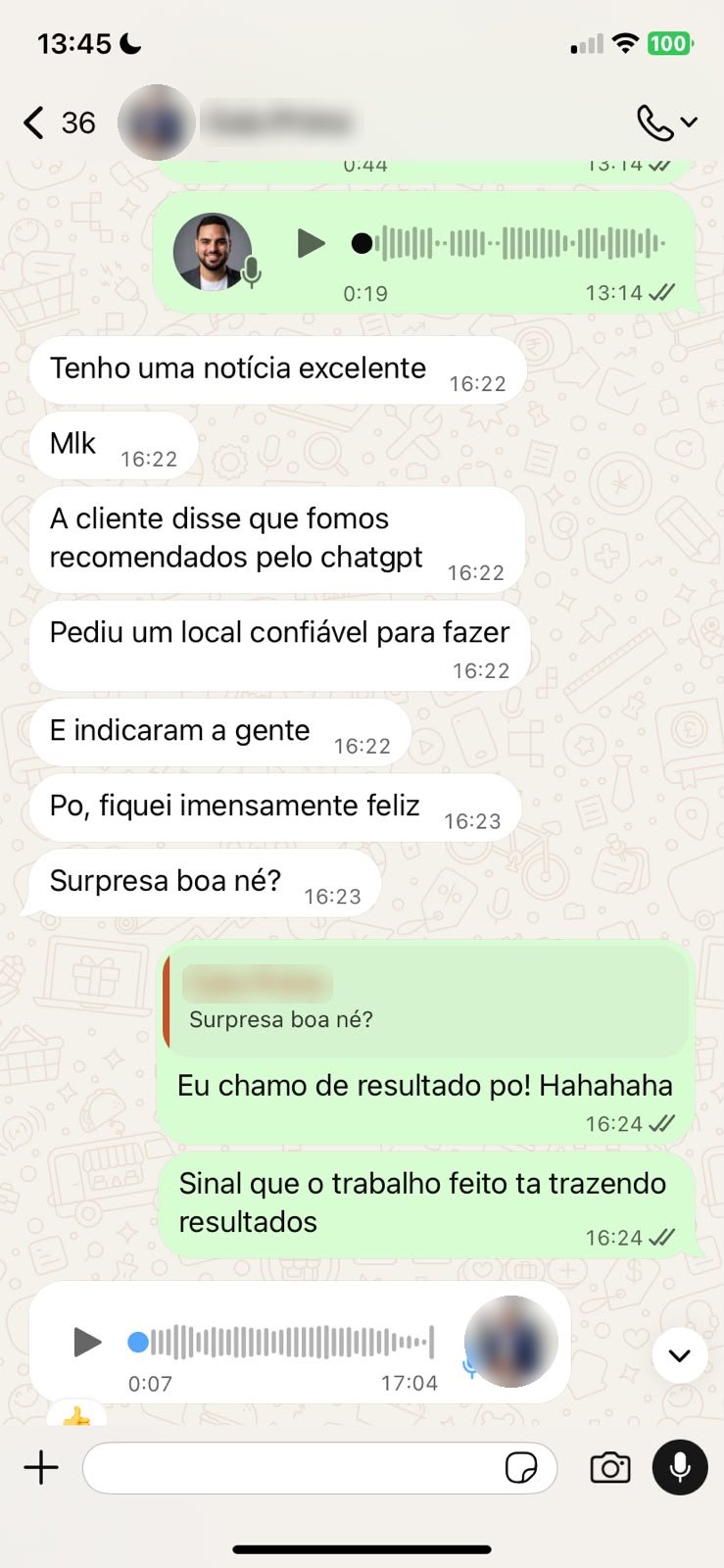 Conversa de WhatsApp com o dono da RioCert contando que uma cliente chegou recomendada pelo ChatGPT, com nome e foto dele embaçados